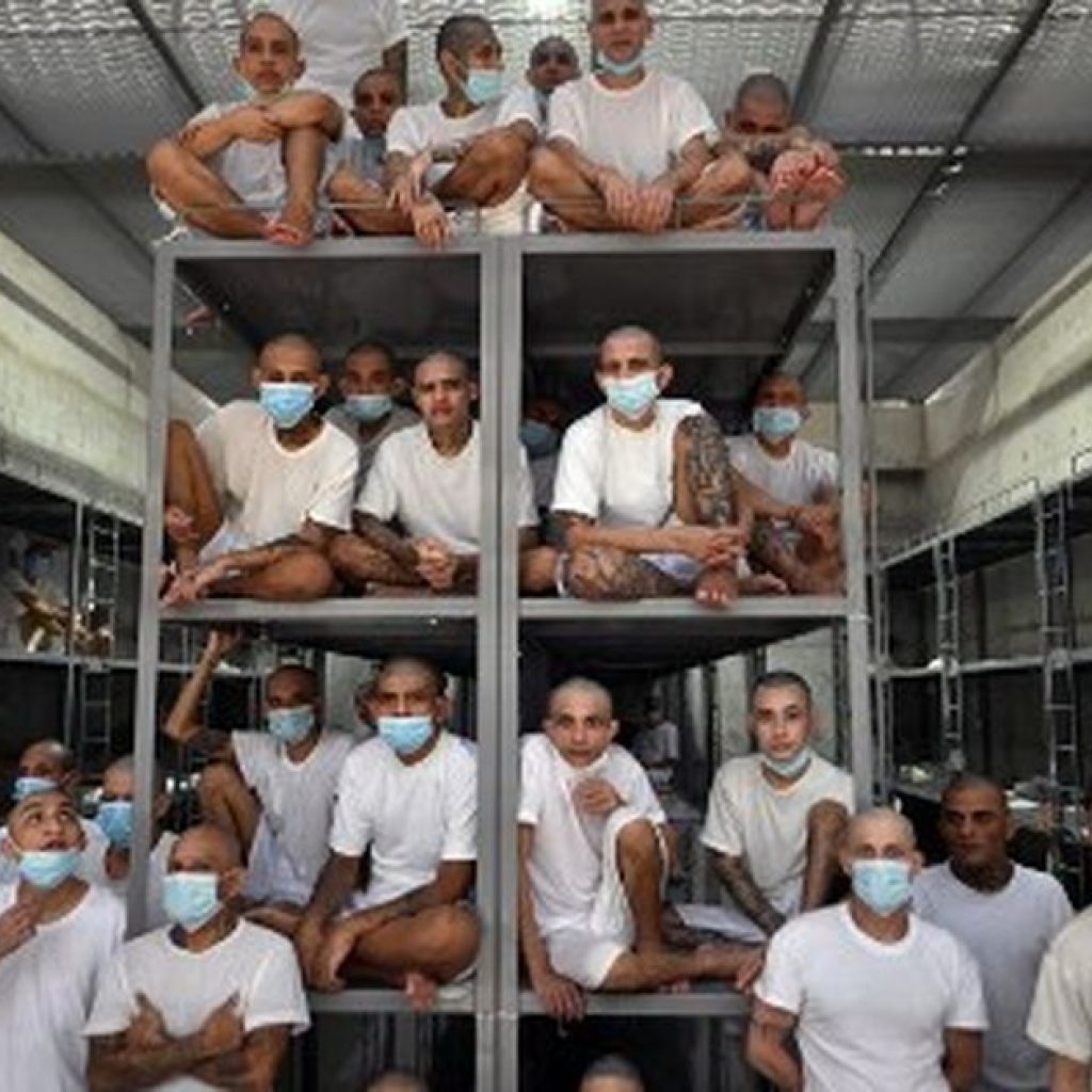 El Salvador juzga a 220 miembros de la MS-13 por crímenes masivos