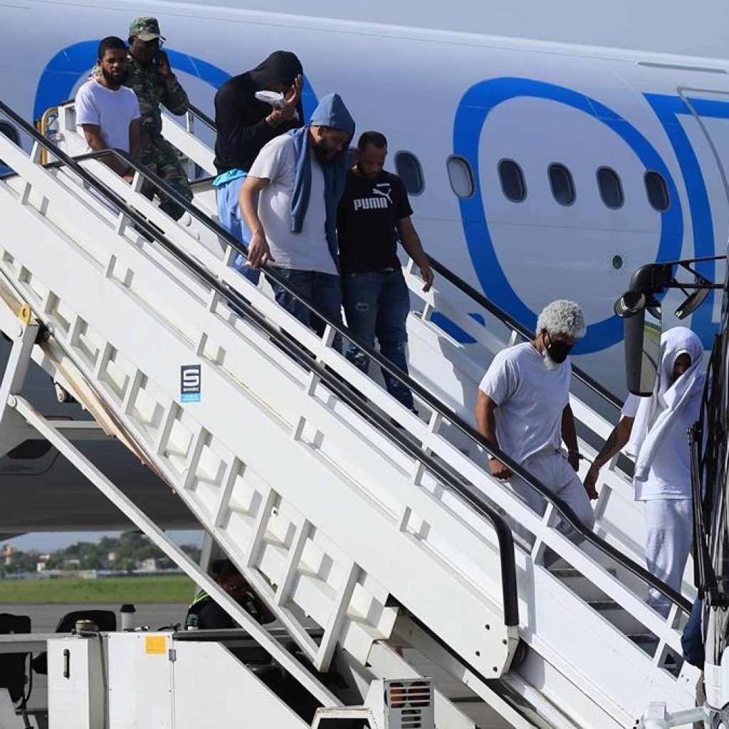 Oposición exige transparencia sobre acuerdo de deportados con EE UU