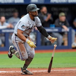 Otto López lidera hits y promedio en Grandes Ligas 2026