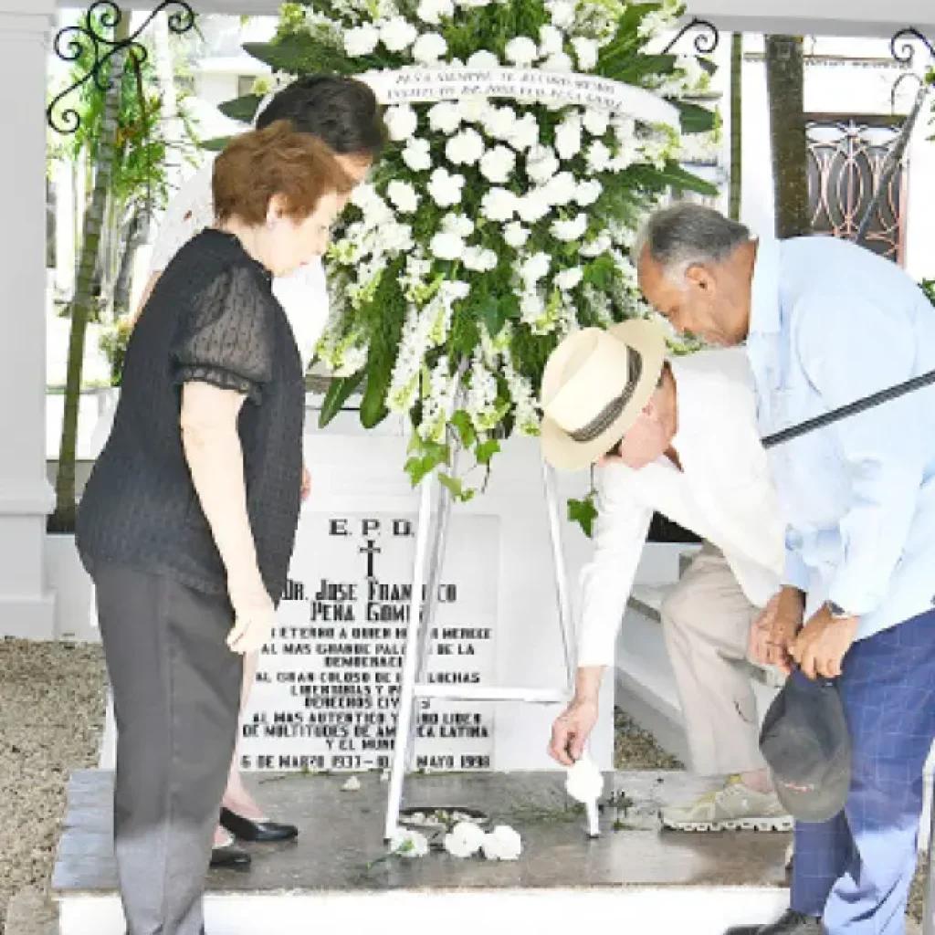 PRM y PRD rinden homenaje a Peña Gómez a 28 años de su muerte